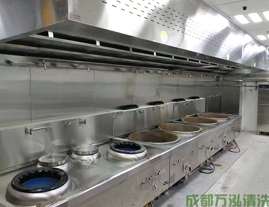 2025年10月03日广汉某大学食堂厨房油烟机和烟道清洗案例